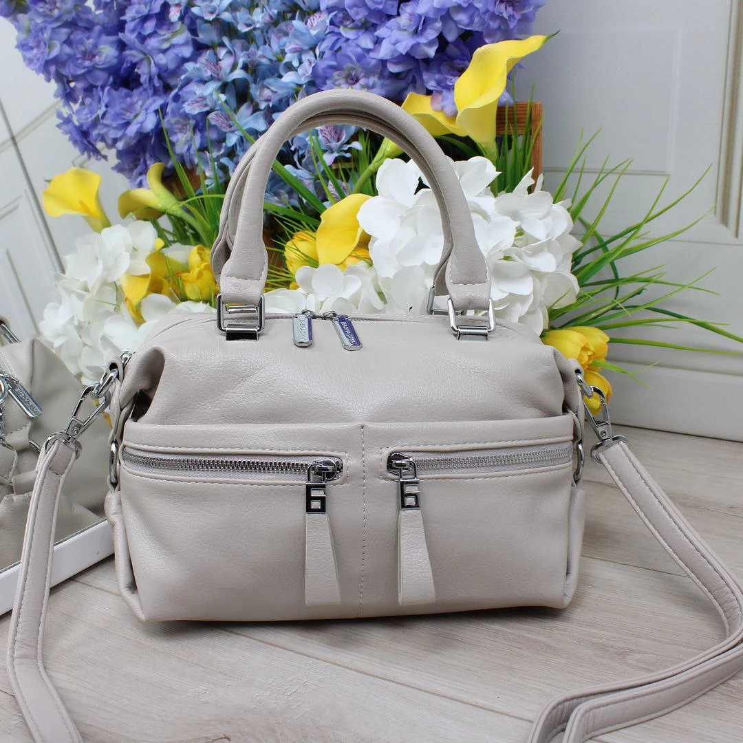 Світло сіро-лілова сумка крос-боді для мінімалістки