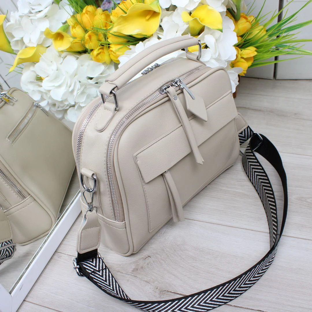 Бежева сумка крос-боді універсальна для щодня