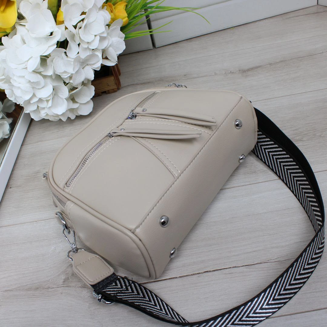 Бежева сумка крос-боді універсальна для щодня