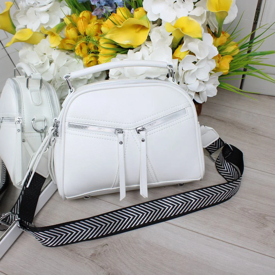 Біла сумка крос-боді елегантна для престижної леді