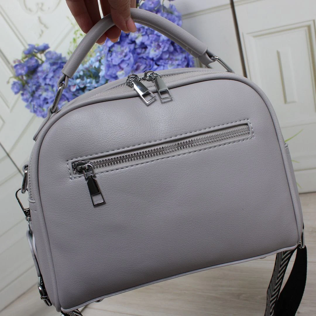 Сіра сумка крос-боді практична для подорожей