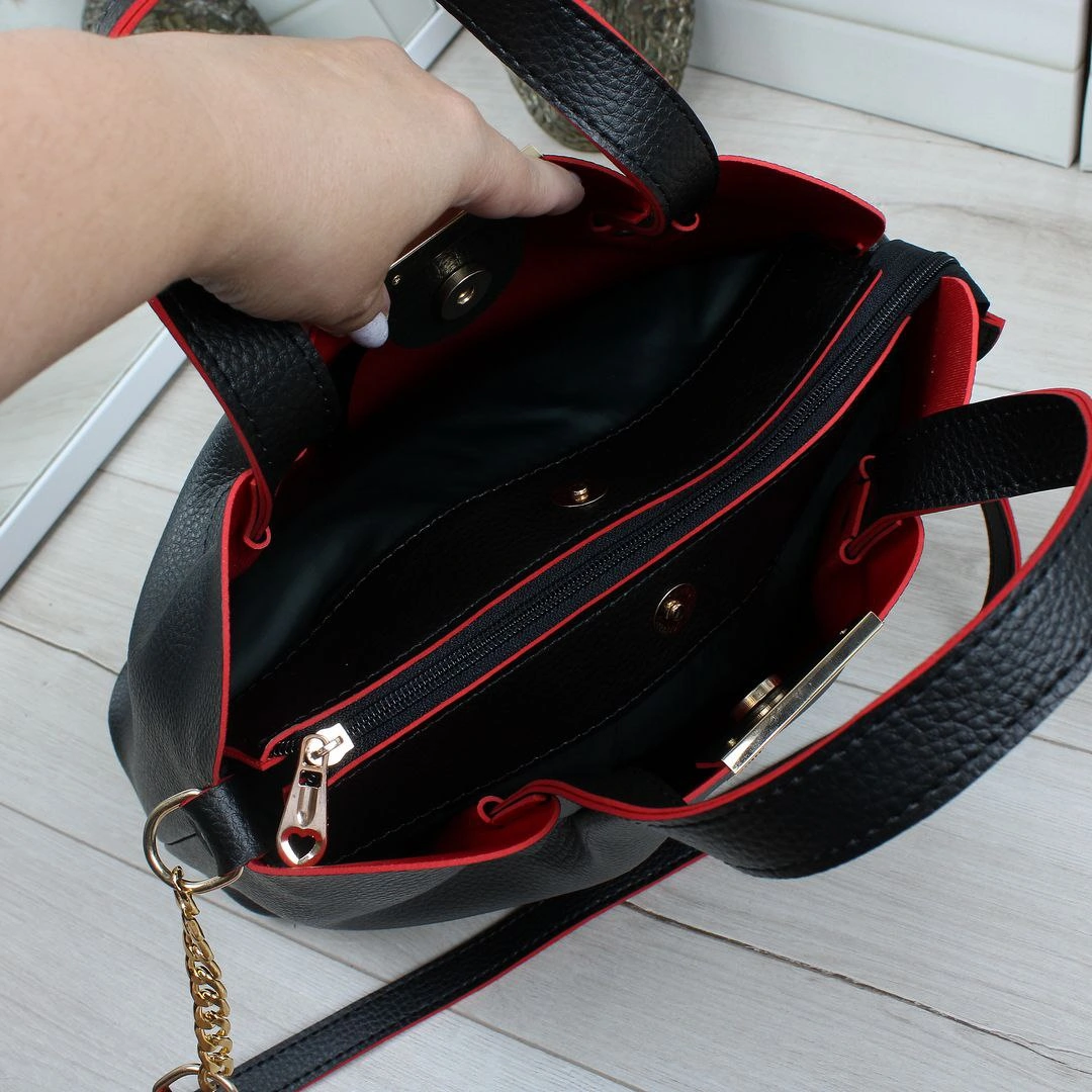 Сумка чорна з червоним класична енергійна для міста