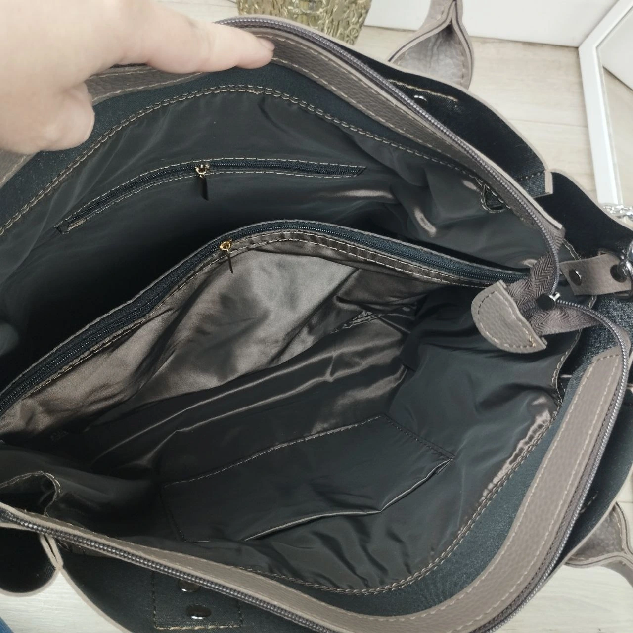 Жіноча сумка капучіно класична для осінніх прогулянок