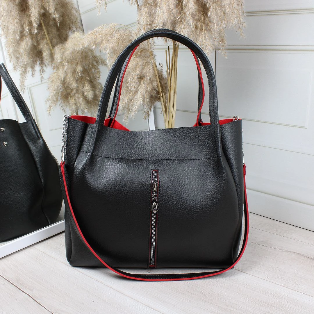 Жіноча сумка чорна з червоним для роботи з срібною фурнітурою
