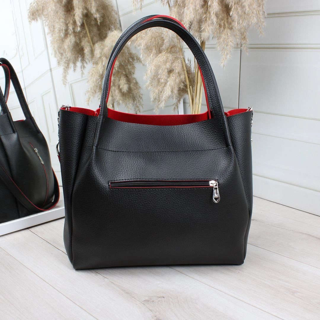 Жіноча сумка чорна з червоним для роботи з срібною фурнітурою