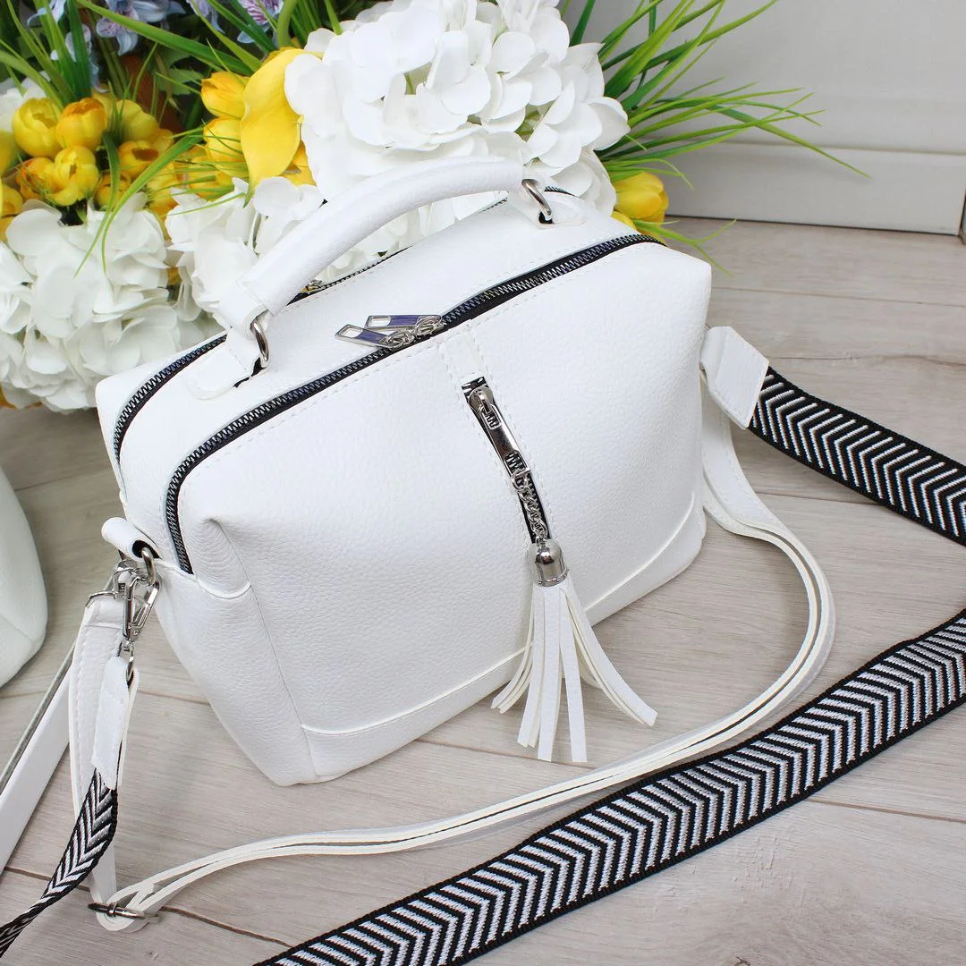 Біла сумка крос-боді елегантна для престижної леді