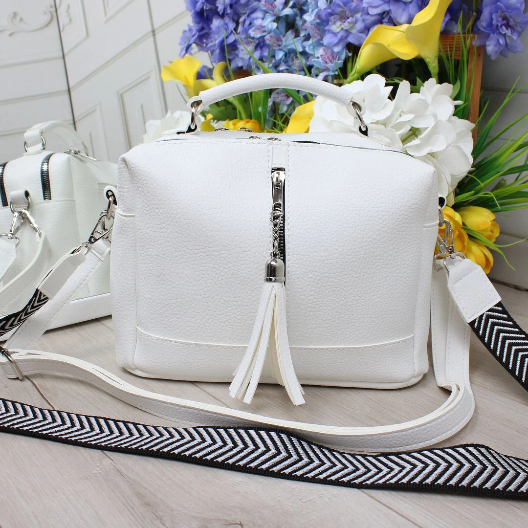 Біла сумка крос-боді елегантна для престижної леді