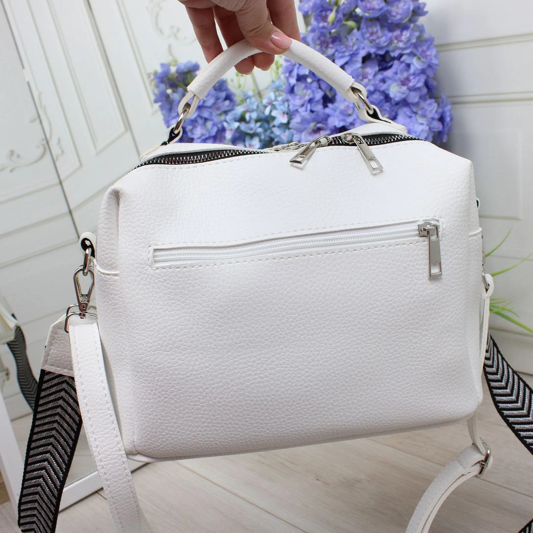 Біла сумка крос-боді елегантна для престижної леді