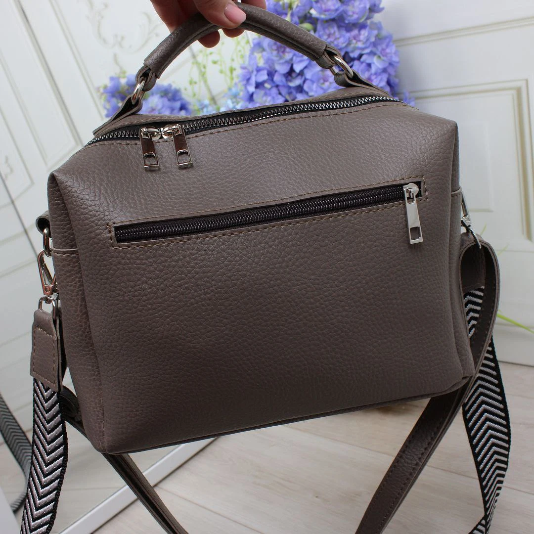 Жіноча сумка крос-боді капучіно з подвійним ременем для мінімалістки