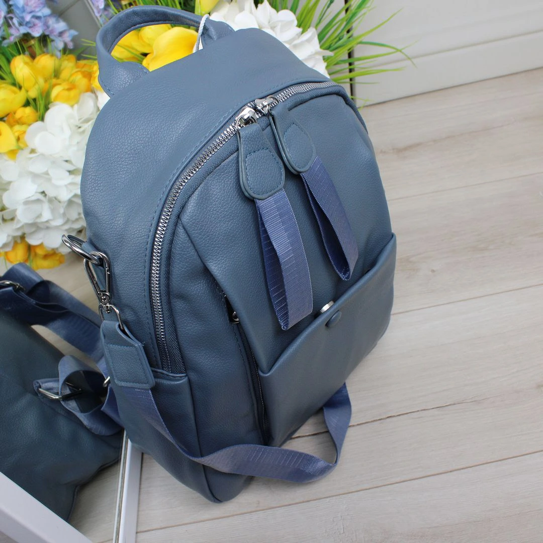 Жіноча сумка-рюкзак блакитна для подорожей літаком
