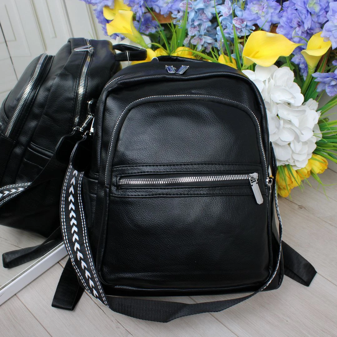 Жіноча сумка-рюкзак чорна для роботи з еко-шкіри з відділенням А4