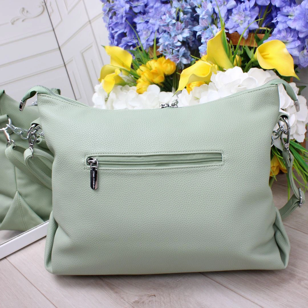 Жіноча сумка-мішок кольору фісташка для яскравих образів