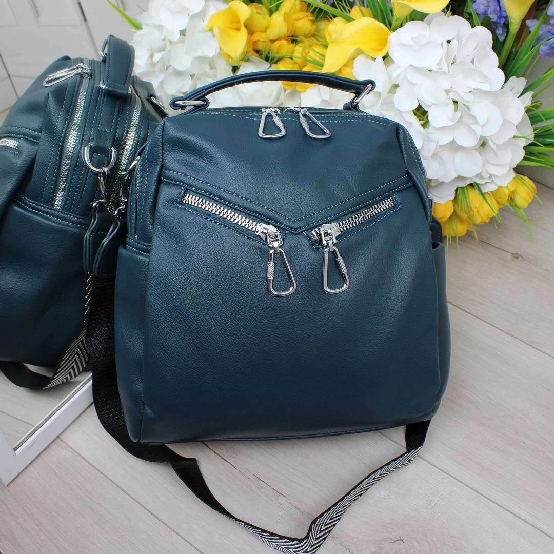 Жіноча сумка-рюкзак бірюзового кольору для пригод на природі