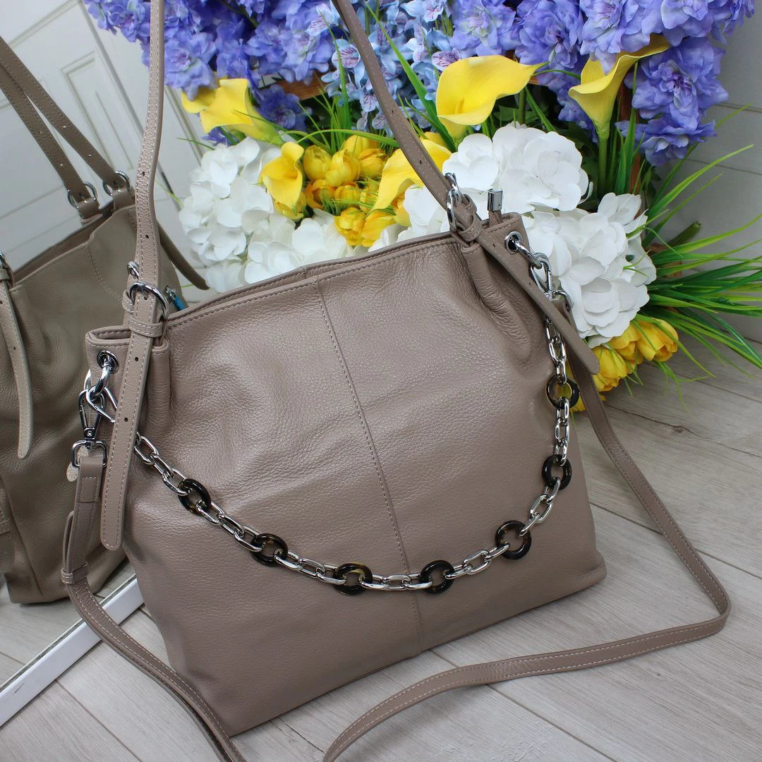 Жіноча сумка-мішок кольору кава з молоком для мінімалістичного стилю