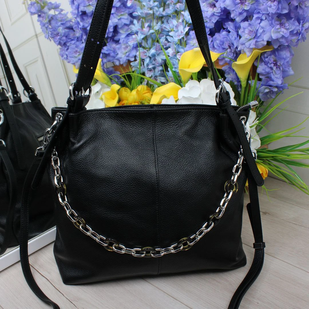 Жіноча чорна сумка-мішок з натуральної шкіри з регульованим ременем