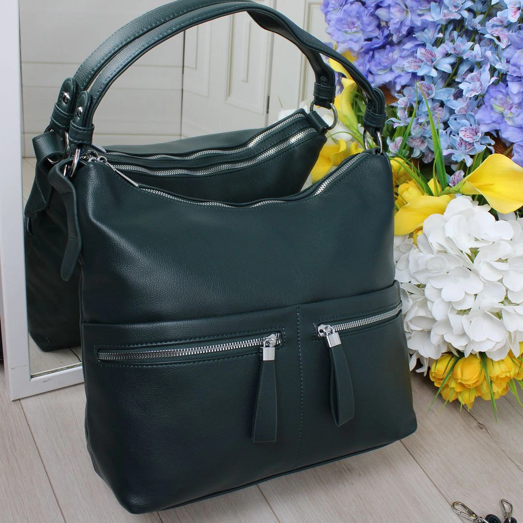 Жіноча зелена сумка-мішок з екошкіри для активного відпочинку