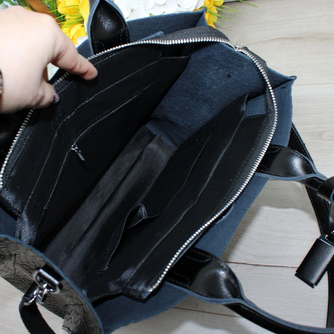 Жіноча чорна сумка з натуральної шкіри для ділового образу