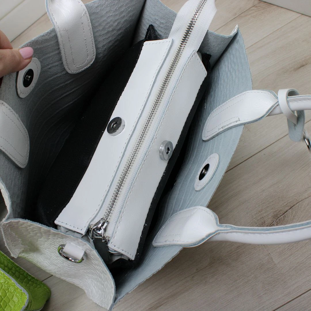 Жіноча біла сумка з натуральної шкіри для мами та малюка