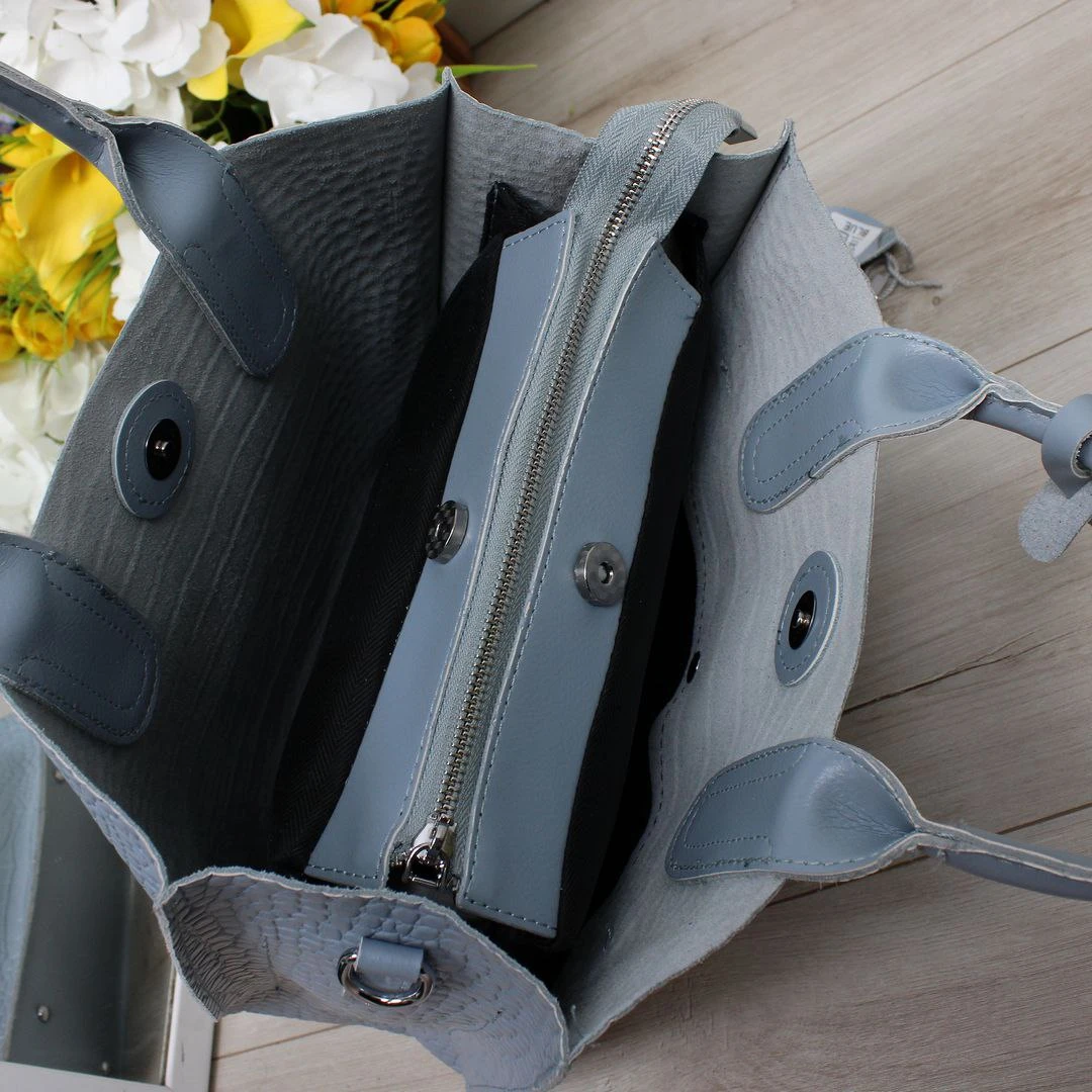 Жіноча блакитна сумка з натуральної шкіри для творчих проектів