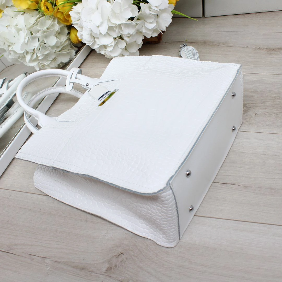 Жіноча біла сумка з натуральної шкіри для мами та малюка