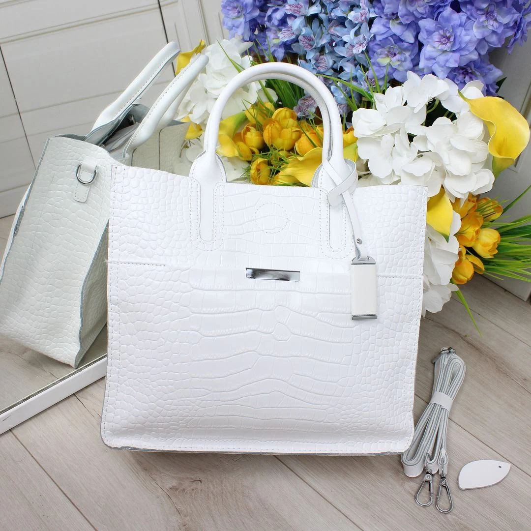 Жіноча біла сумка з натуральної шкіри для мами та малюка