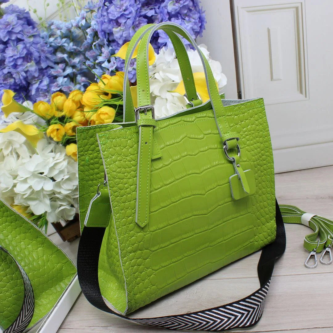 Зелена сумка класична з натуральної шкіри для любительки природи