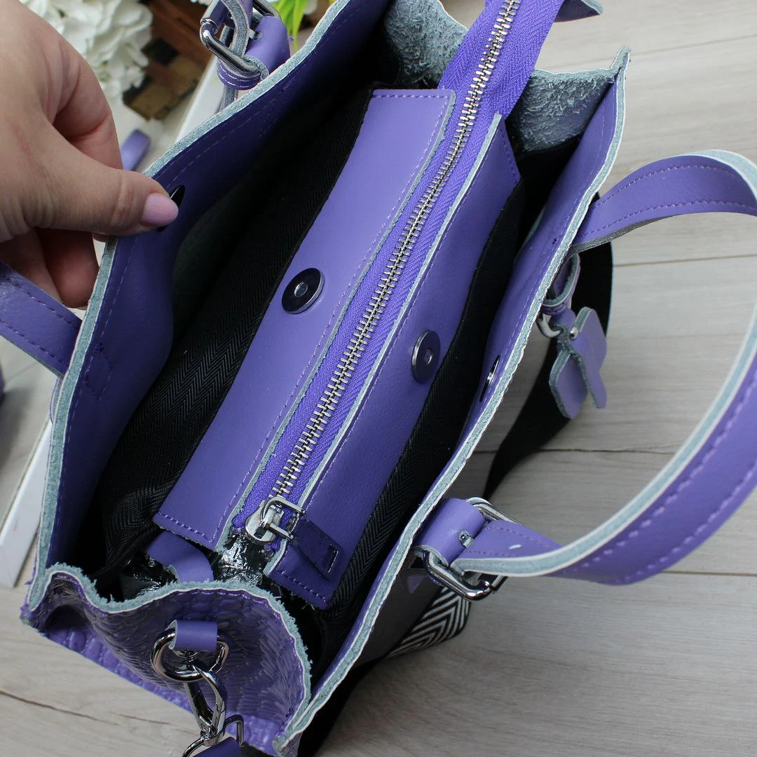 Фіолетова сумка класична з натуральної шкіри для екстравагантних