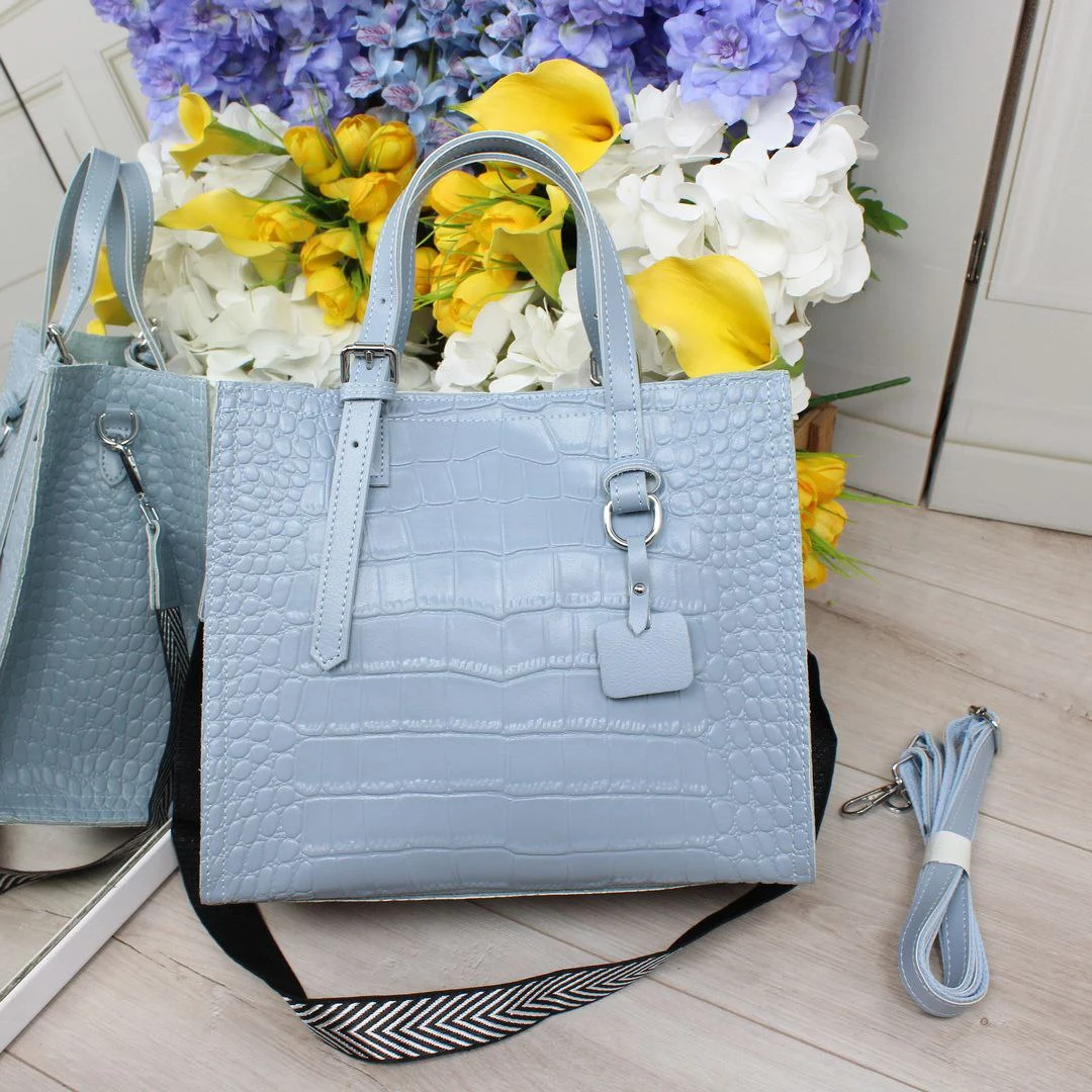 Блакитна сумка класична з натуральної шкіри для подорожей