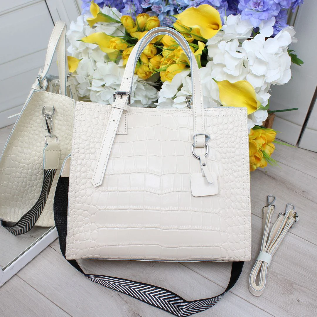 Молочна сумка класична з натуральної шкіри для мінімалістки