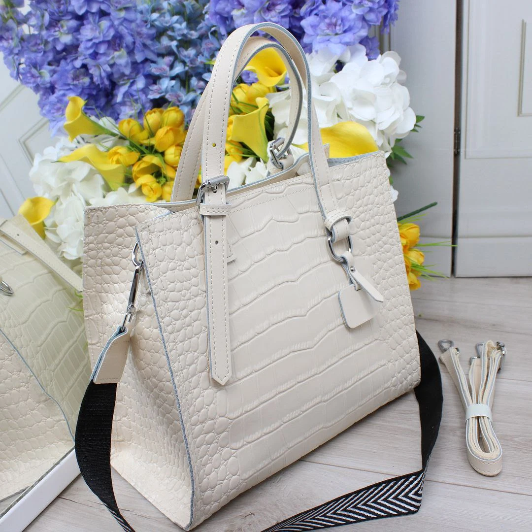 Молочна сумка класична з натуральної шкіри для мінімалістки