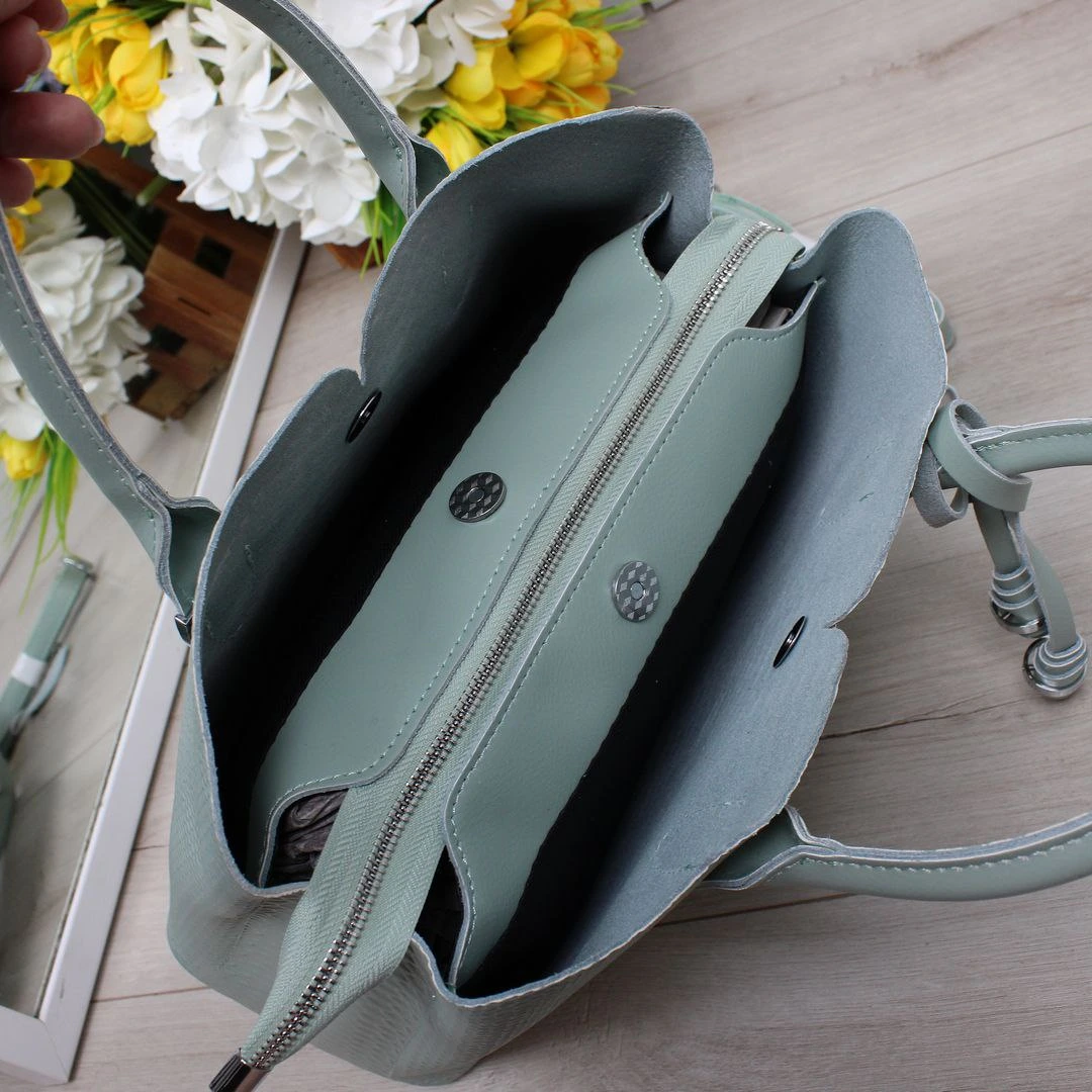 Сумка фісташка через плече для студентки з трьома відділеннями