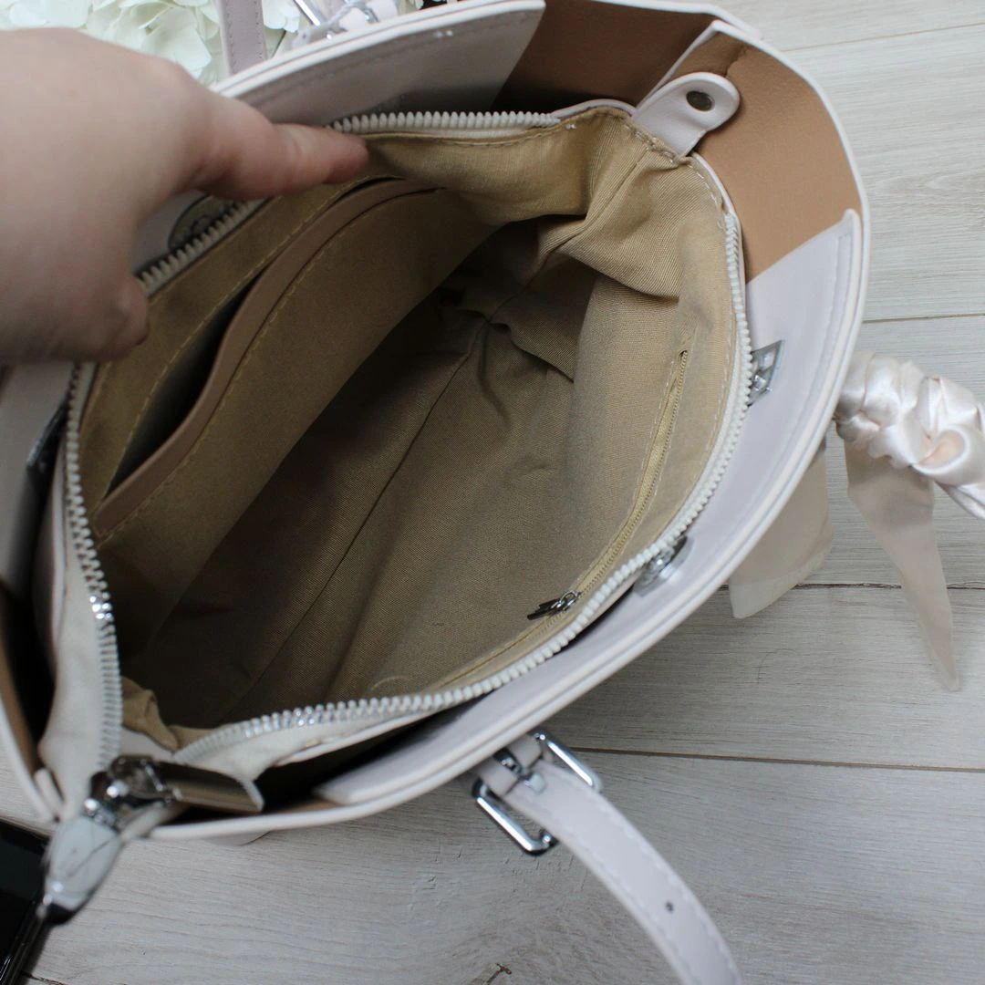 Біла сумка класична з еко-шкіри для престижної леді