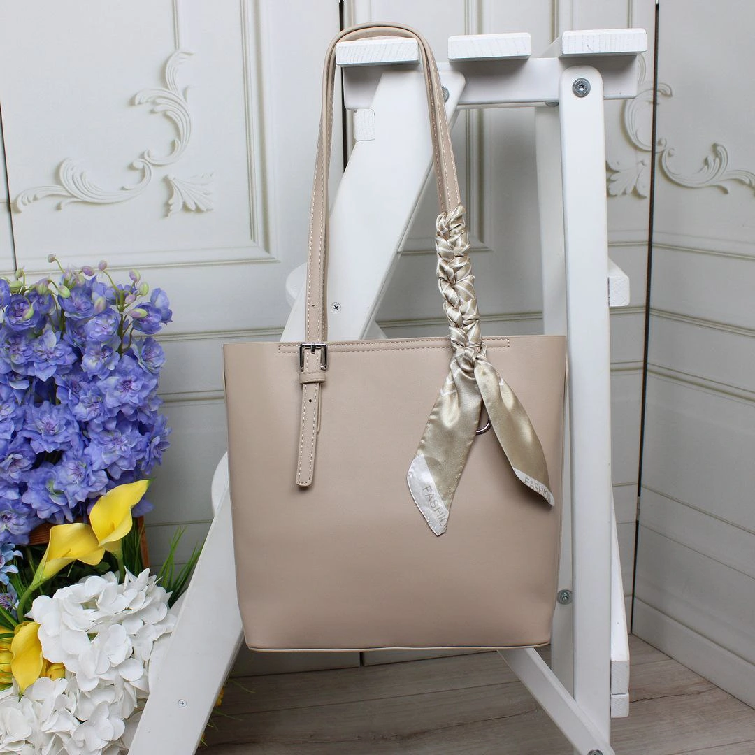 Темно-бежева сумка класична з еко-шкіри для подорожей