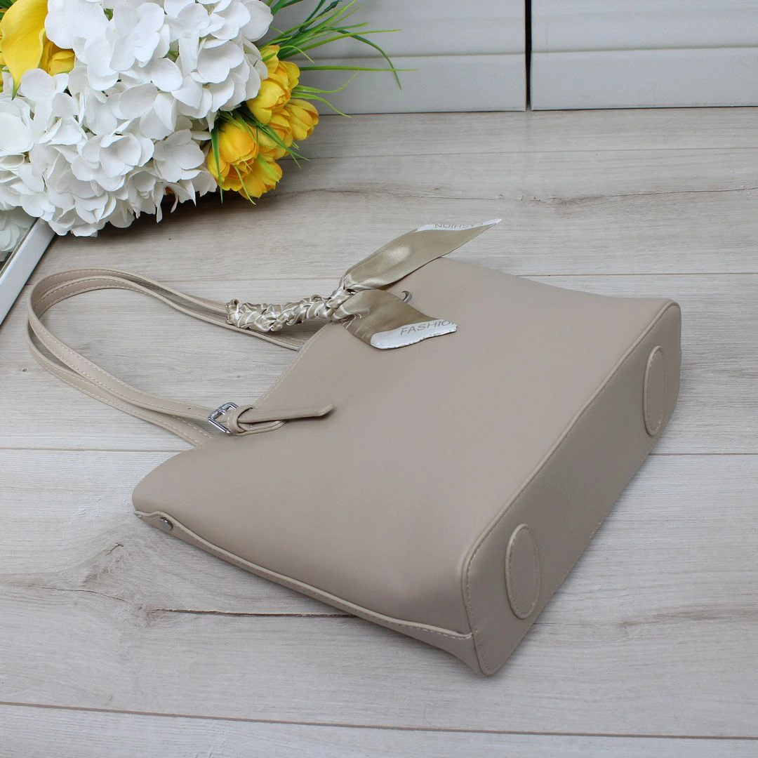 Темно-бежева сумка класична з еко-шкіри для подорожей