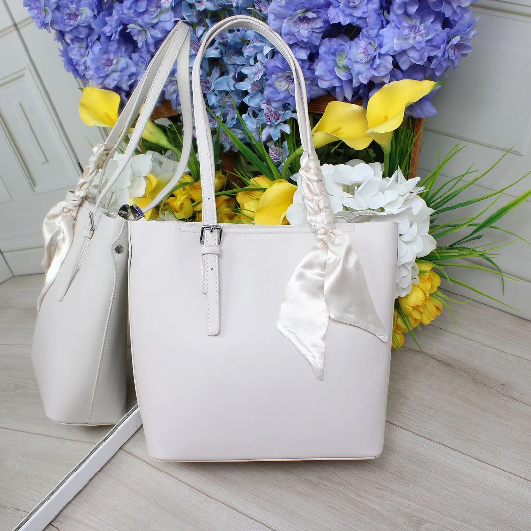 Біла сумка класична з еко-шкіри для престижної леді