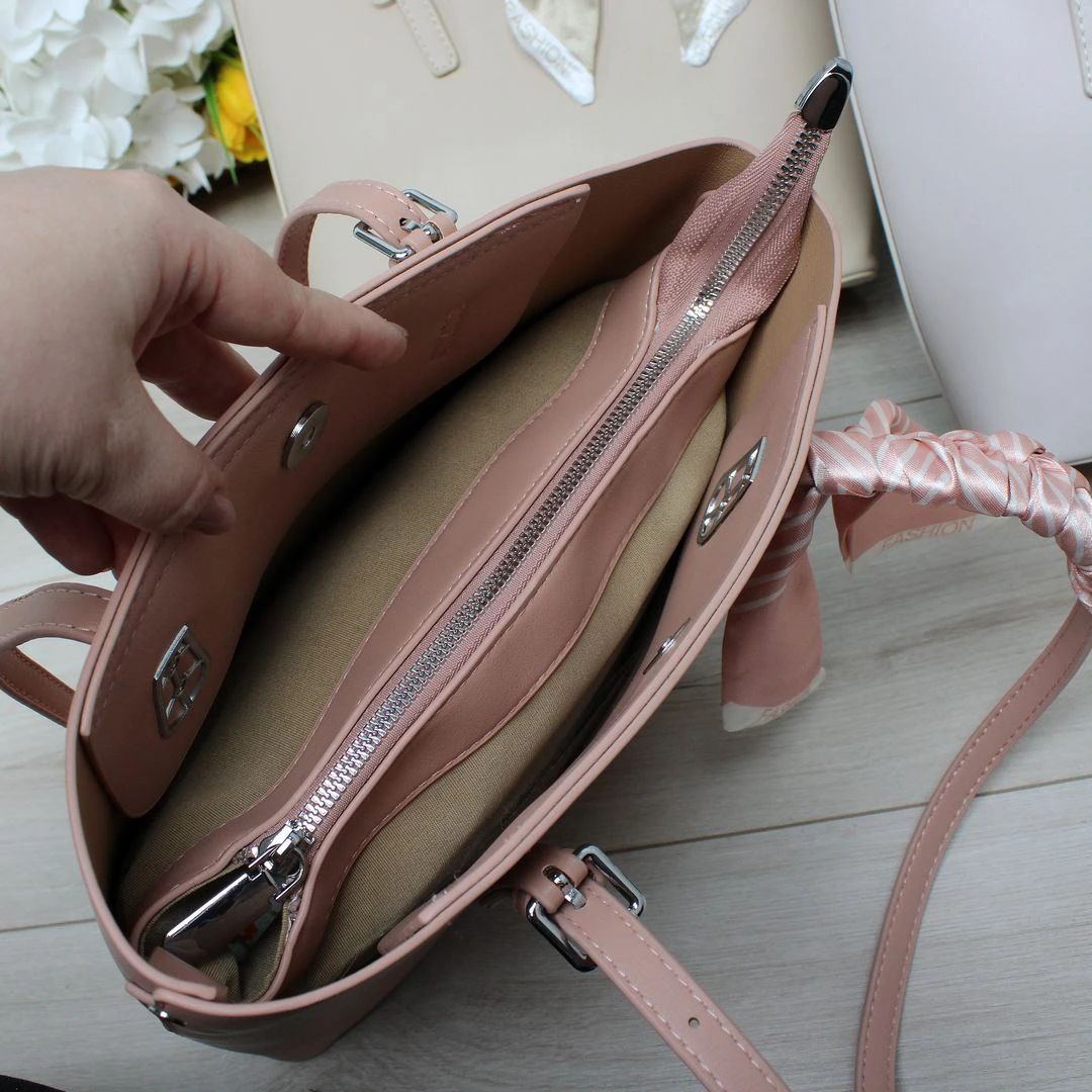 Пудрова сумка класична з еко-шкіри для романтичних побачень