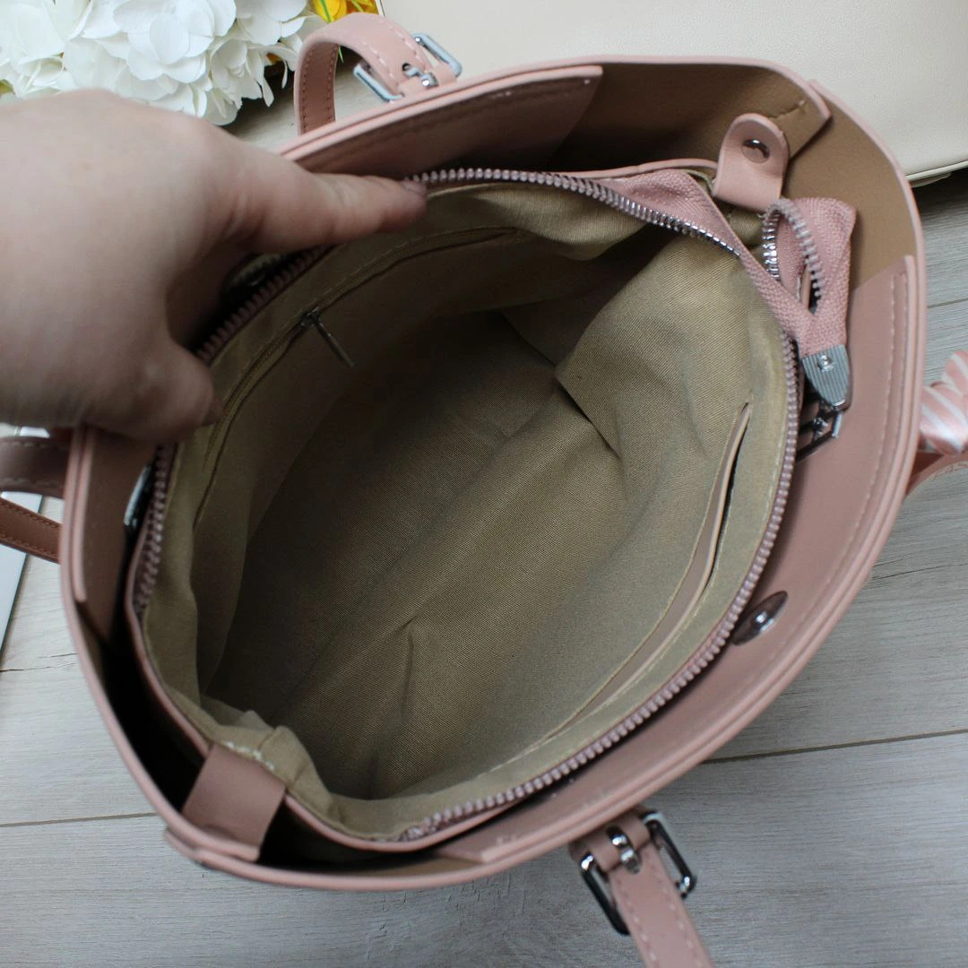 Пудрова сумка класична з еко-шкіри для романтичних побачень