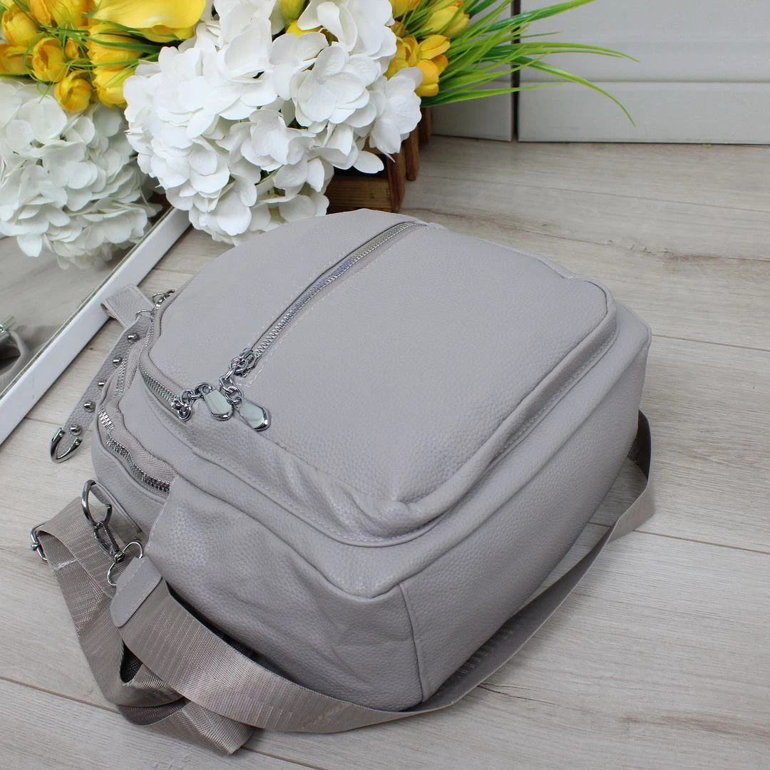 Жіноча сумка-рюкзак сіро-лілового відтінку для мінімалістки