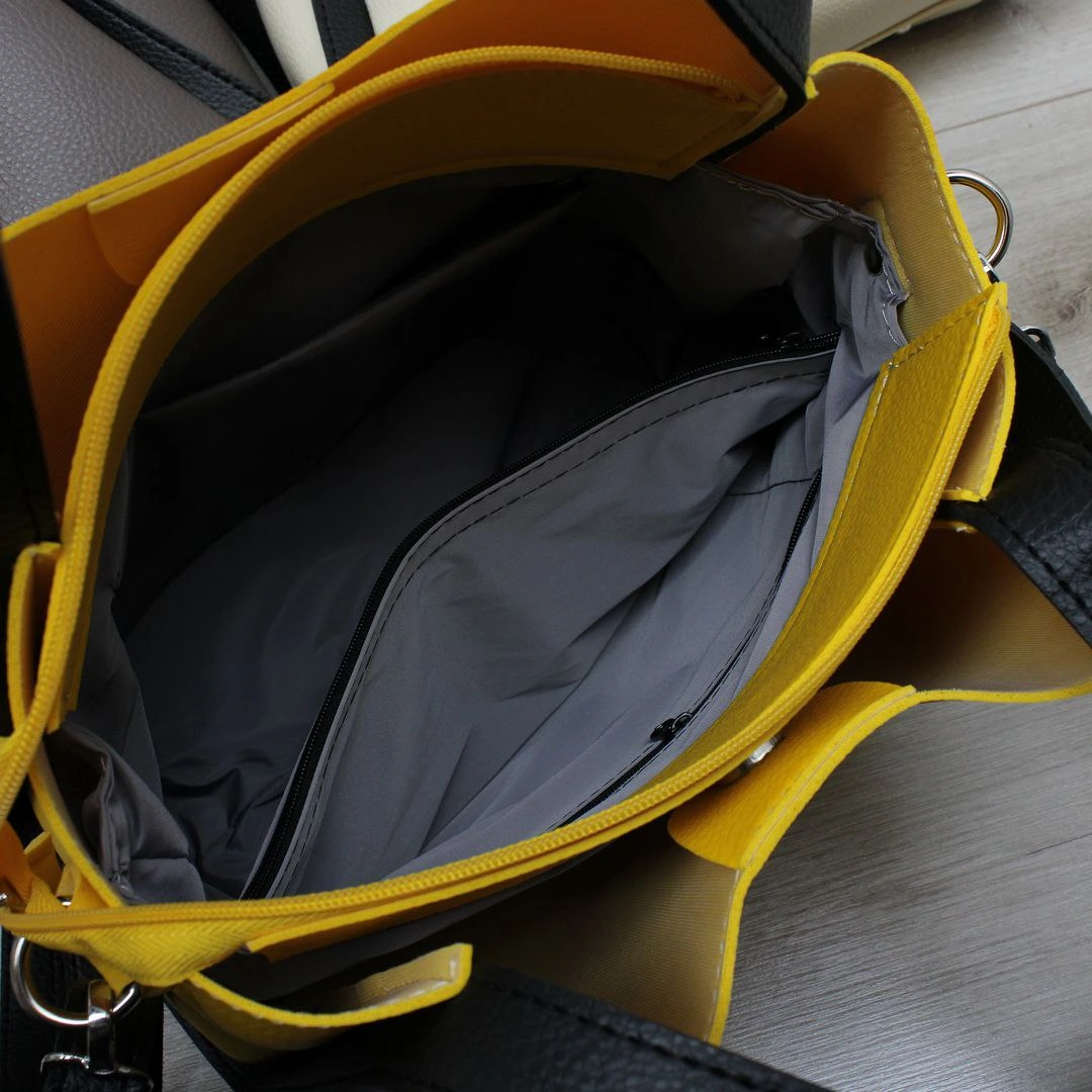 Жіноча яскрава сумка через плече жовтого кольору для літніх подорожей