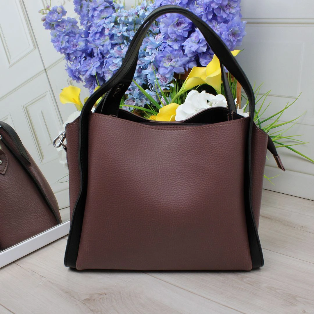 Жіноча сумка через плече кольору темна пудра для романтичного побачення