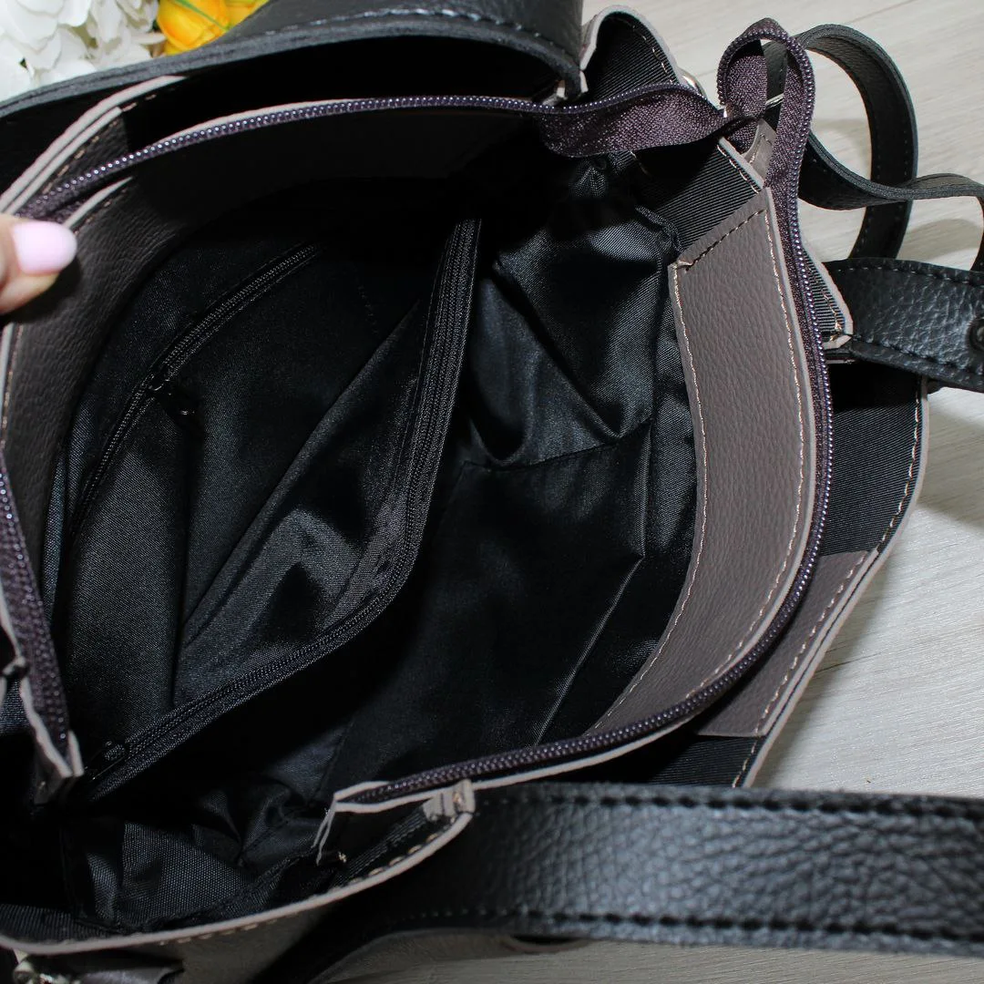 Жіноча сумка через плече кольору капучіно для осінніх прогулянок