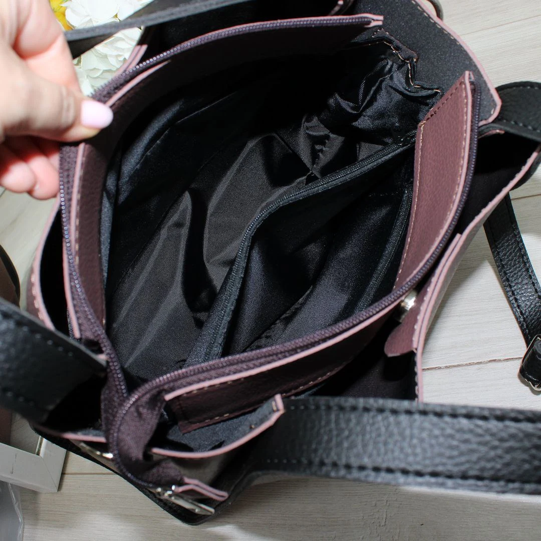 Жіноча сумка через плече кольору темна пудра для романтичного побачення