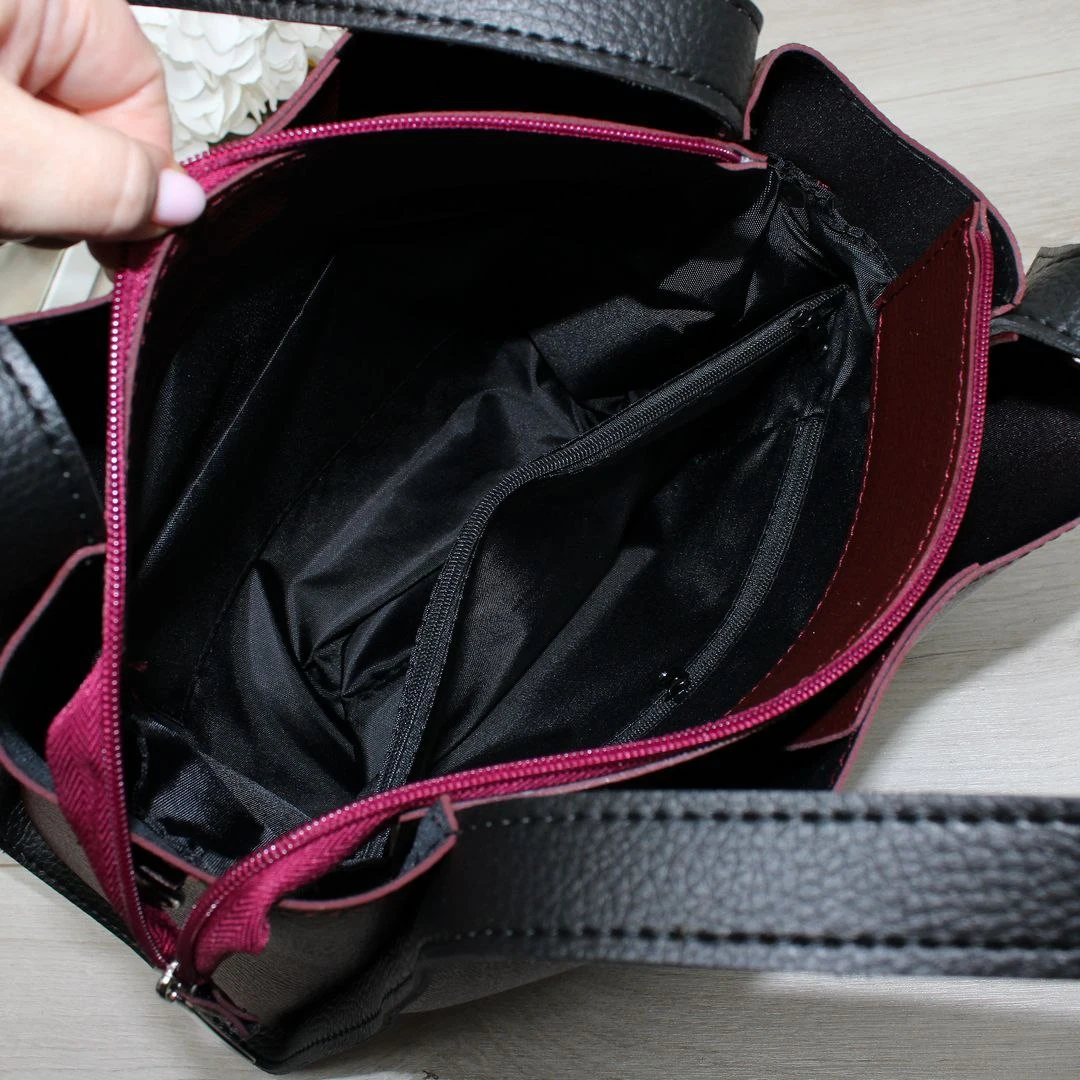 Жіноча сумка через плече бордового кольору для зимових свят