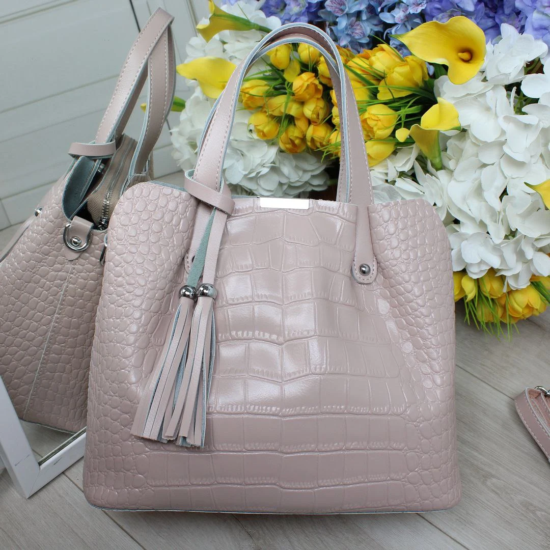 Жіноча сумка через плече з натуральної шкіри в ніжному пудровому кольорі