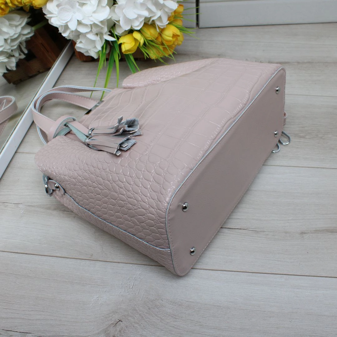 Жіноча сумка через плече з натуральної шкіри в ніжному пудровому кольорі