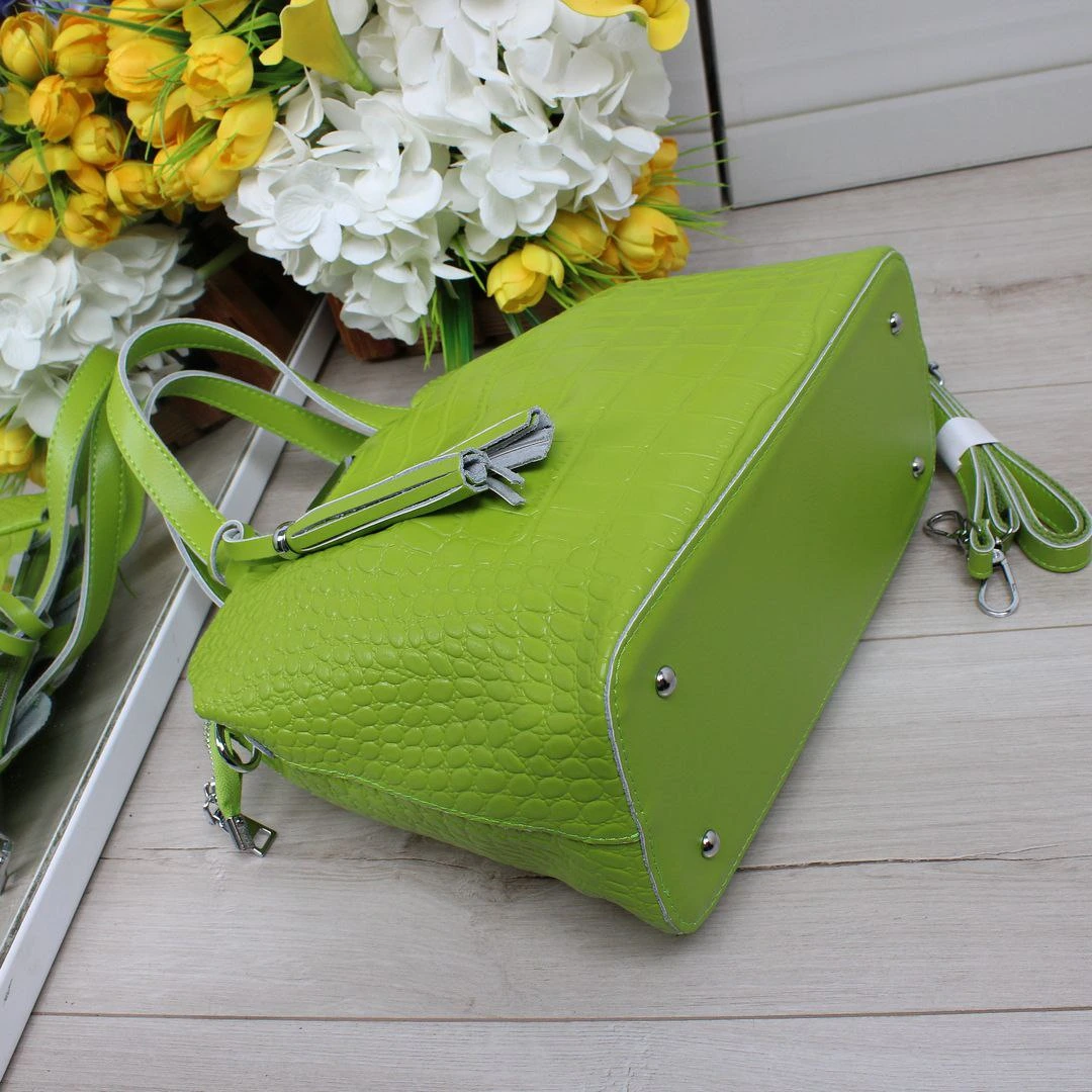 Жіноча сумка через плече з натуральної шкіри в природному зеленому відтінку