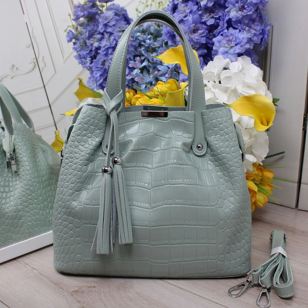 Жіноча сумка через плече кольору фісташка для весняного настрою