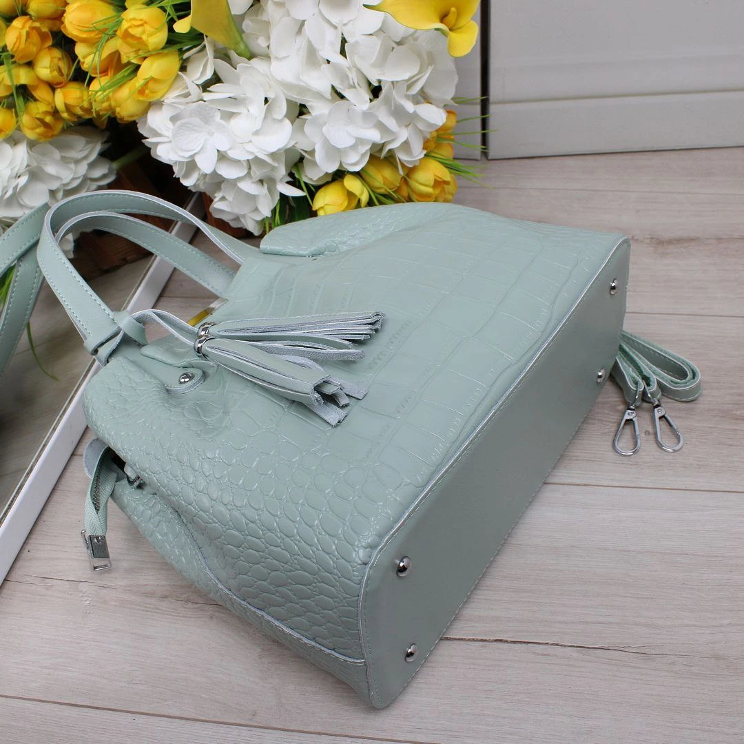 Жіноча сумка через плече кольору фісташка для весняного настрою