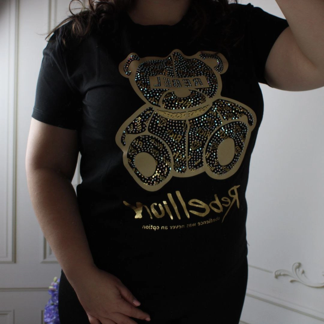 Жіноча чорна футболка з принтом для відпочинку на природі