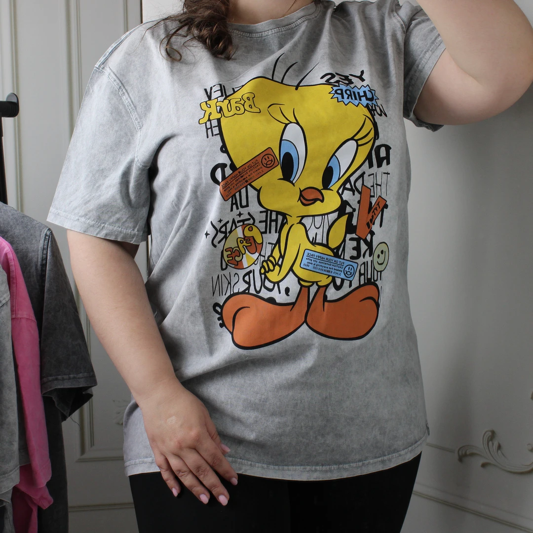 Жіноча сіра футболка з принтом для молодої мами